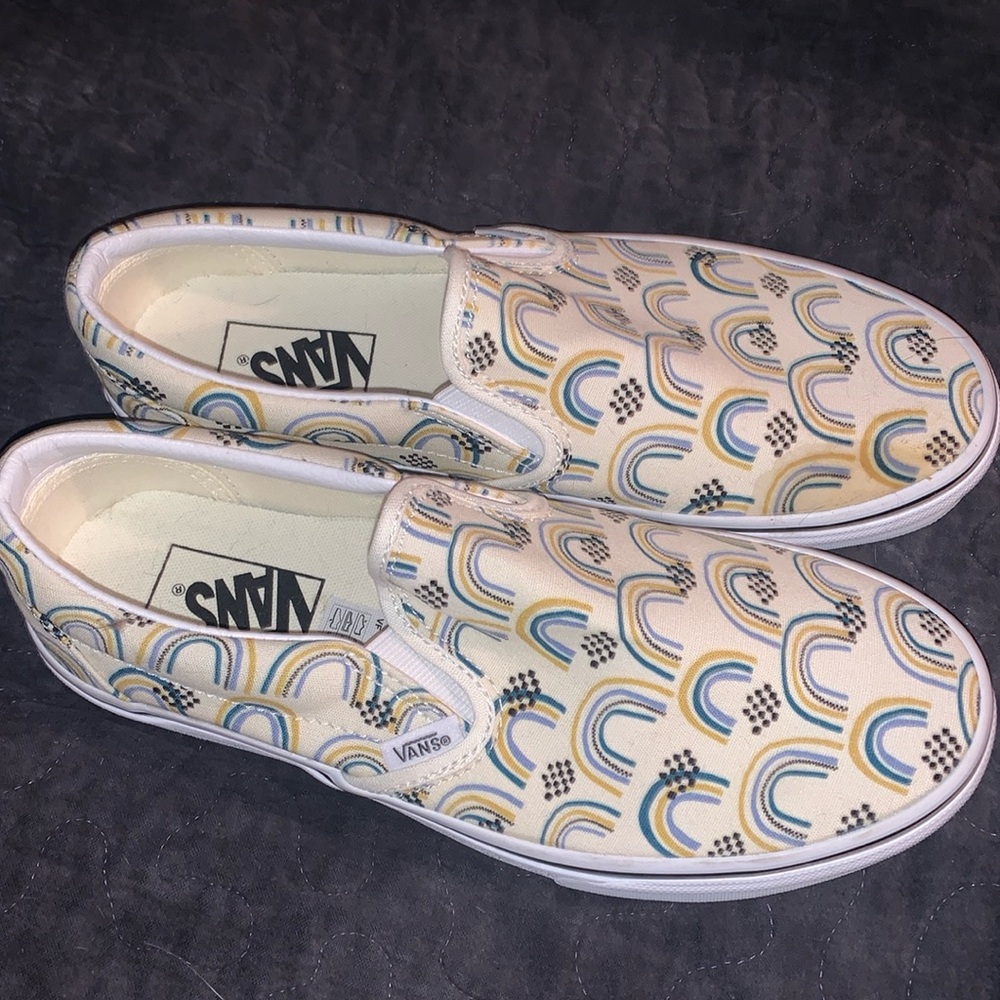 Selling size 7.5 men’s 8.0 women’s slip on vans beige with rainbows.